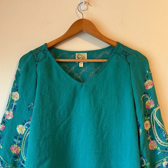 Fig and Flower Embroidered Sleeve Turquoise Flowy Rayon VNeck Lightweight Sz PS - Picture 5 of 15